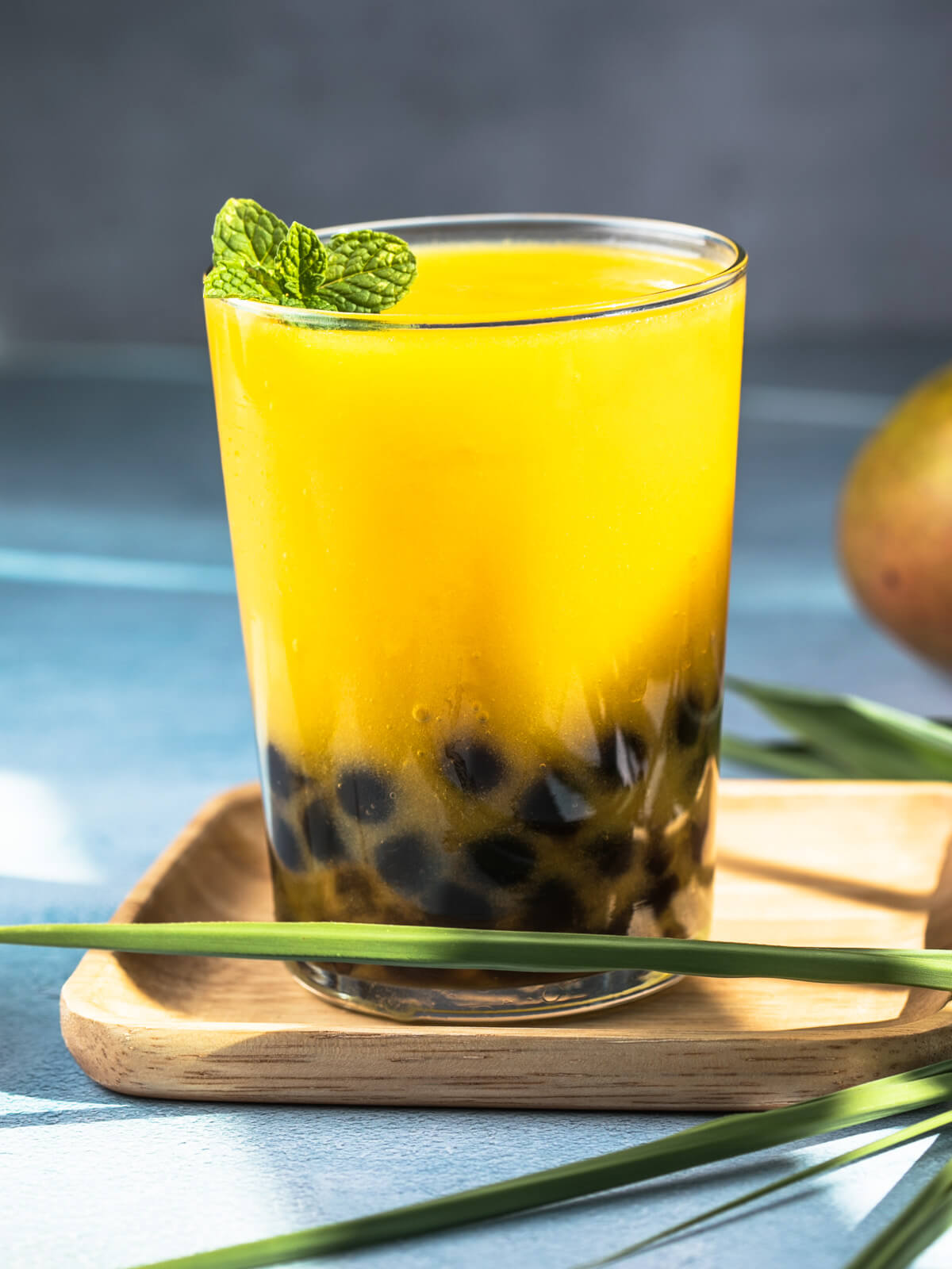 Mango-Bubble-Tea – Cremiger Mango-Smoothie mit Tapioka-Perlen & Minze