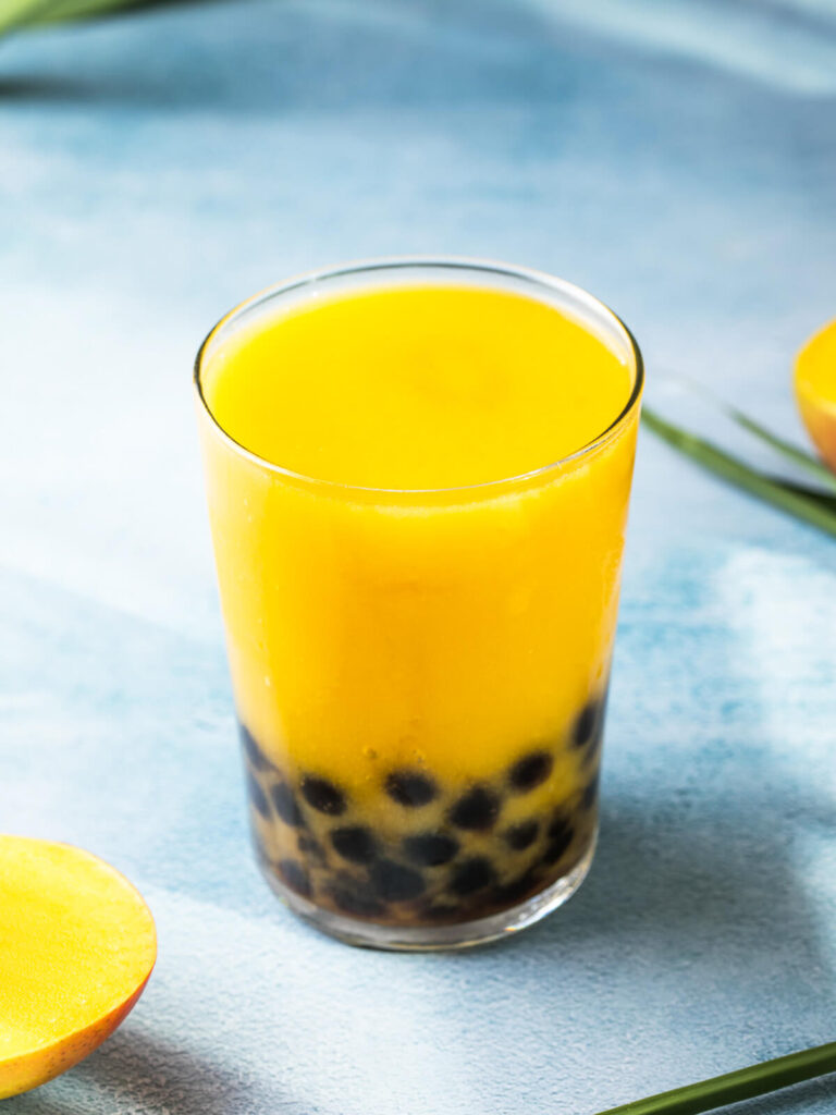Mango-Bubble-Tea – Cremiger Mango-Smoothie mit Tapioka-Perlen & Minze