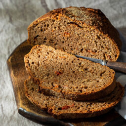 Mediterranes Vollkornbrot ohne Kneten: Einfaches No-Knead Rezept