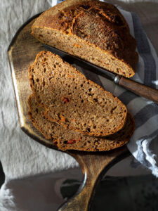 Mediterranes Vollkornbrot ohne Kneten: Einfaches No-Knead Rezept