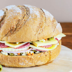 Muffuletta – klassisches Sandwich aus New Orleans mit Olivensalat