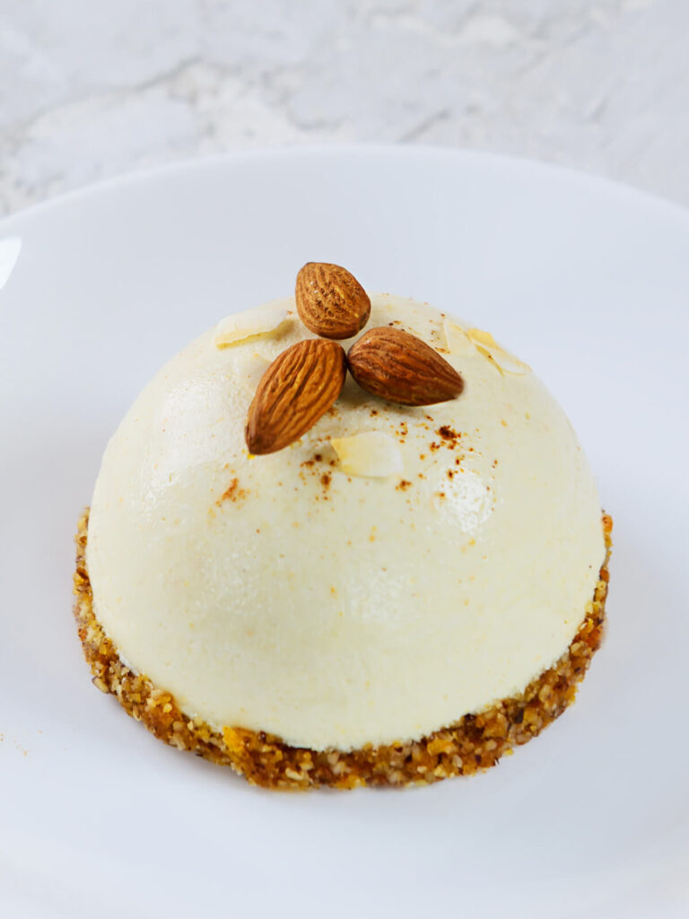 No-Bake Mandel-Orangen-Törtchen mit Kirschen