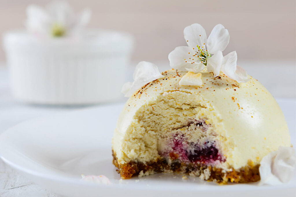 No-Bake Mandel-Orangen-Törtchen mit Kirschen