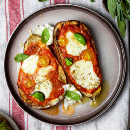 Ofengebackene Auberginen mit Passata & Mozzarella