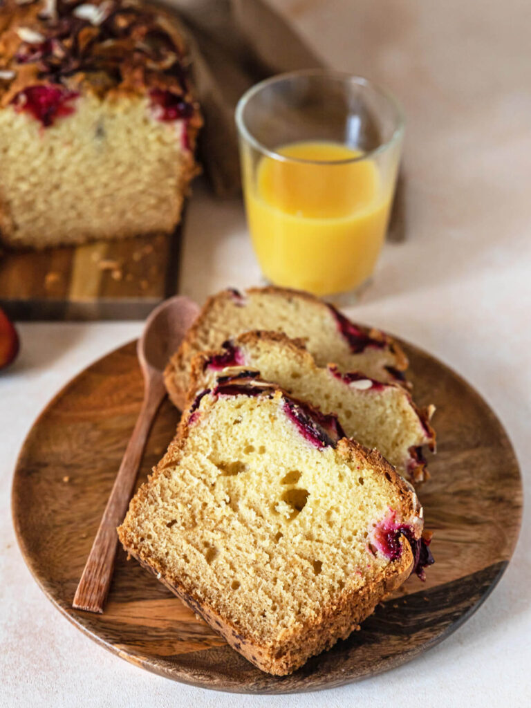 Saftiger Pflaumenkuchen mit Orangensaft