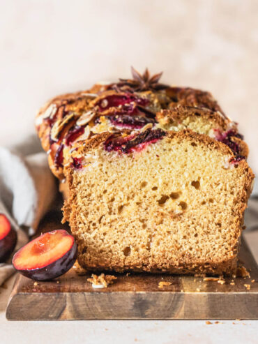 Saftiger Pflaumenkuchen mit Orangensaft