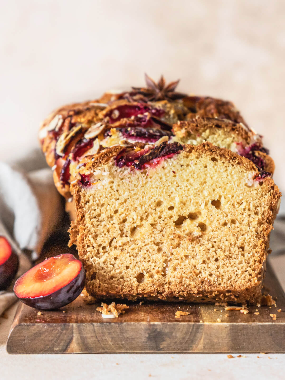 Saftiger Pflaumenkuchen mit Orangensaft
