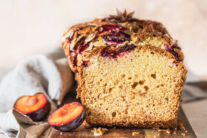 Saftiger Pflaumenkuchen mit Orangensaft