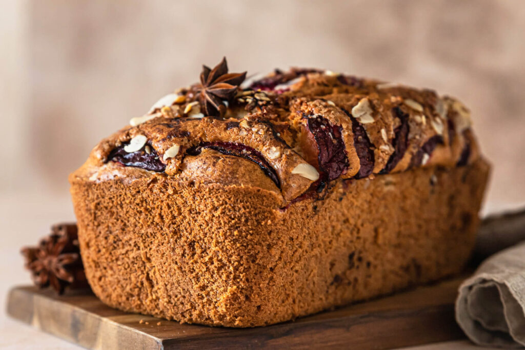Saftiger Pflaumenkuchen mit Orangensaft
