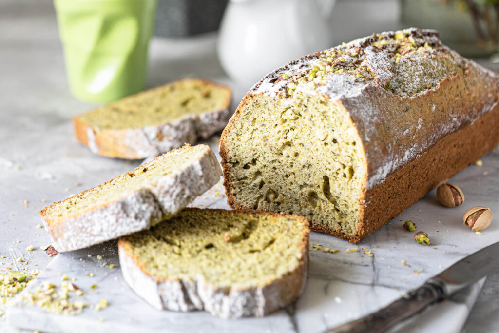 Pistazien-Kastenkuchen mit Spinat – Natürlich grün, buttrig-nussig und unverschämt saftig
