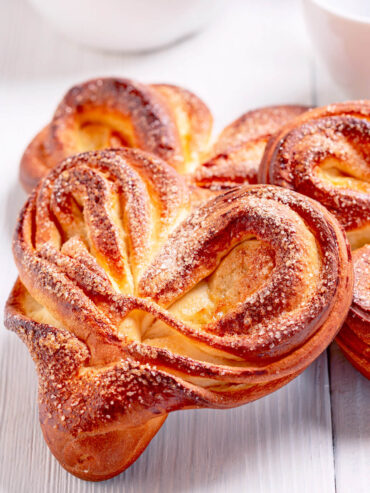 Plyushki – süßes Hefegebäck mit Zucker