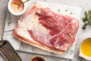 Porchetta aus dem Ofen - Schweinerollbraten mit Kräuterfüllung