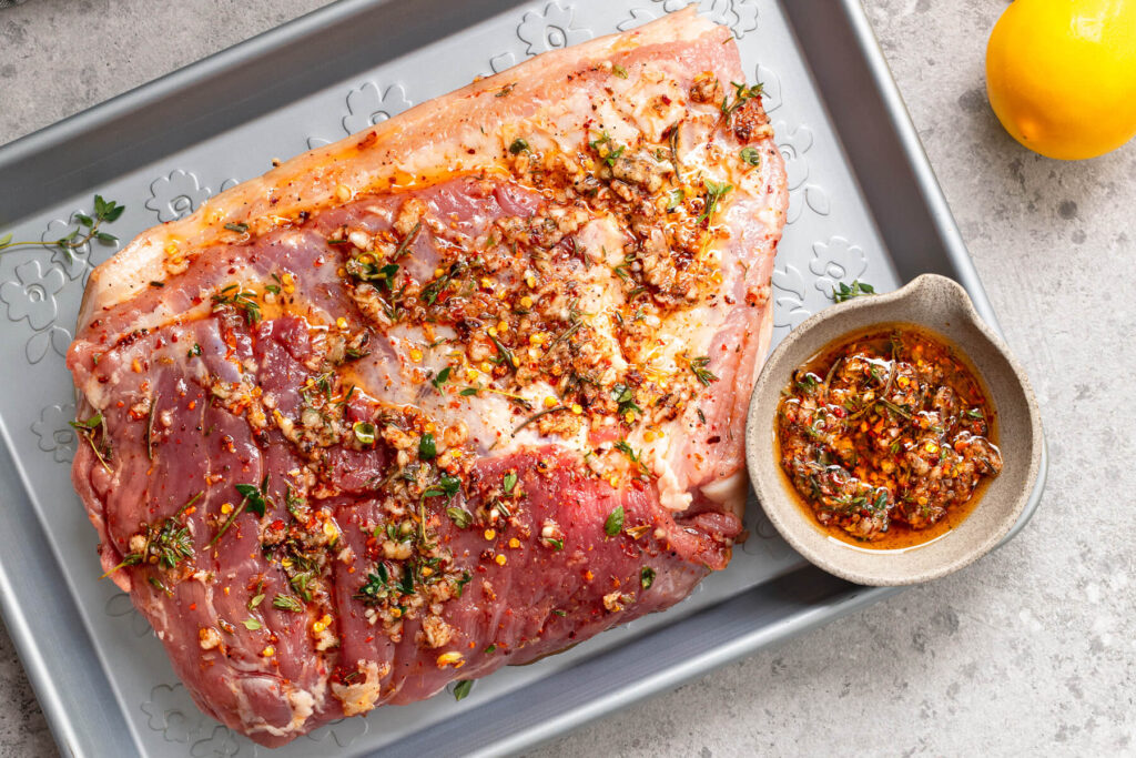 Porchetta aus dem Ofen - Schweinerollbraten mit Kräuterfüllung