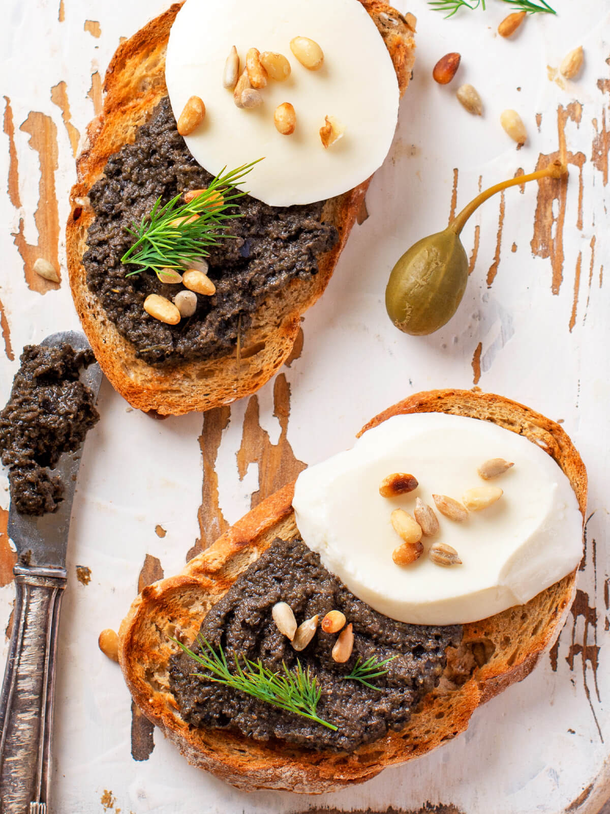 Provenzalische Oliventapenade mit Pinienkernen