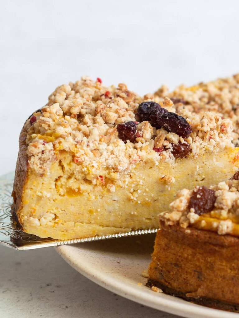 Quark-Kürbis-Auflauf mit knusprigen Müsli-Streuseln