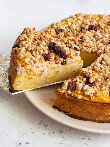 Quark-Kürbis-Auflauf mit knusprigen Müsli-Streuseln