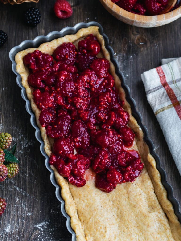 Rustikale Beeren-Tarte mit Dinkelvollkornteig