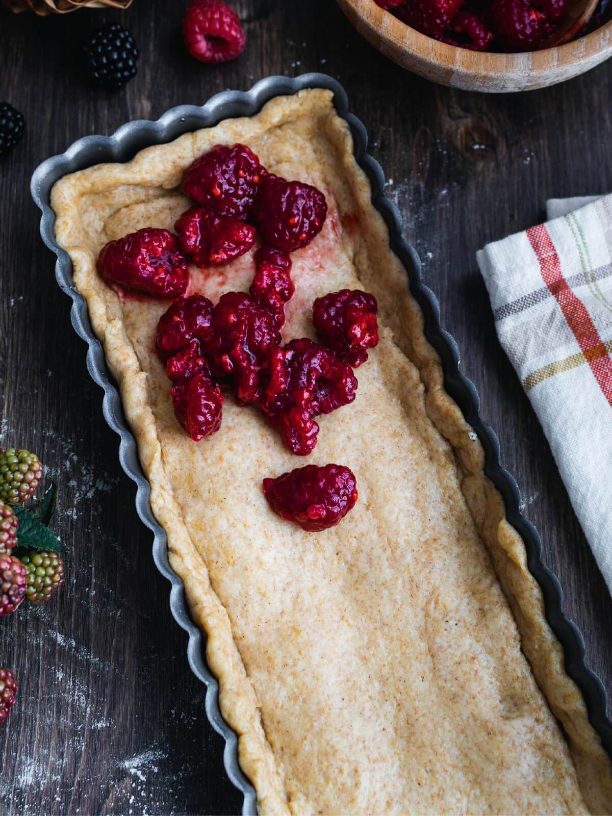 Rustikale Beeren-Tarte mit Dinkelvollkornteig