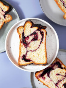 Saftige Blaubeer-Brioche: Fluffiges Rezept für geflochtenes Hefegebäck