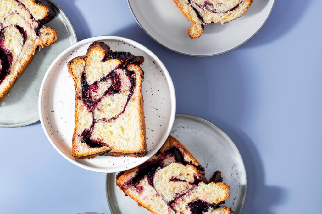 Saftige Blaubeer-Brioche: Fluffiges Rezept für geflochtenes Hefegebäck