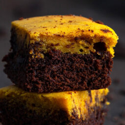 Fudgy Schokoladen-Kürbis-Brownies