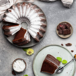 Saftiger Schokoladen-Bundt-Kuchen mit dunklem Bier