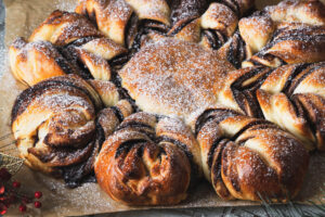 Schneeflocken-Hefebrot mit Schokoladen-Nuss-Füllung
