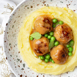 Schwedische Hackbällchen (Köttbullar) mit Kartoffelpüree