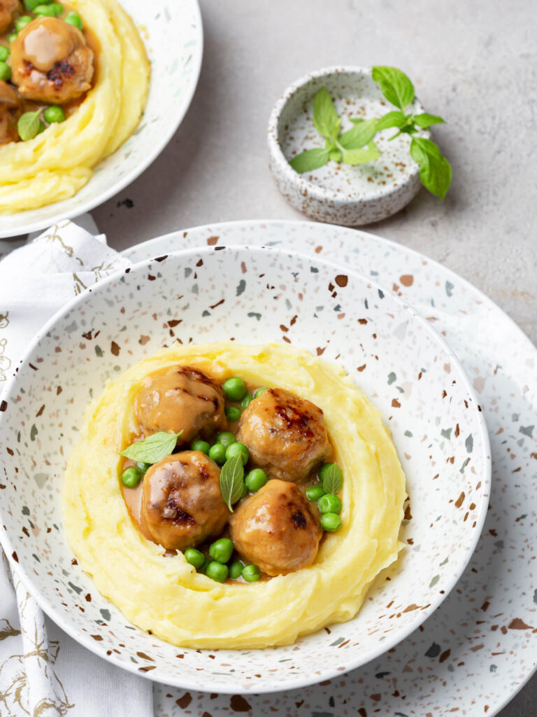 Schwedische Hackbällchen (Köttbullar) mit Kartoffelpüree