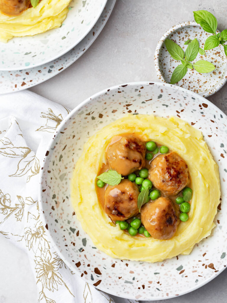 Schwedische Hackbällchen (Köttbullar) mit Kartoffelpüree