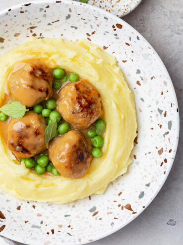 Schwedische Hackbällchen (Köttbullar) mit Kartoffelpüree