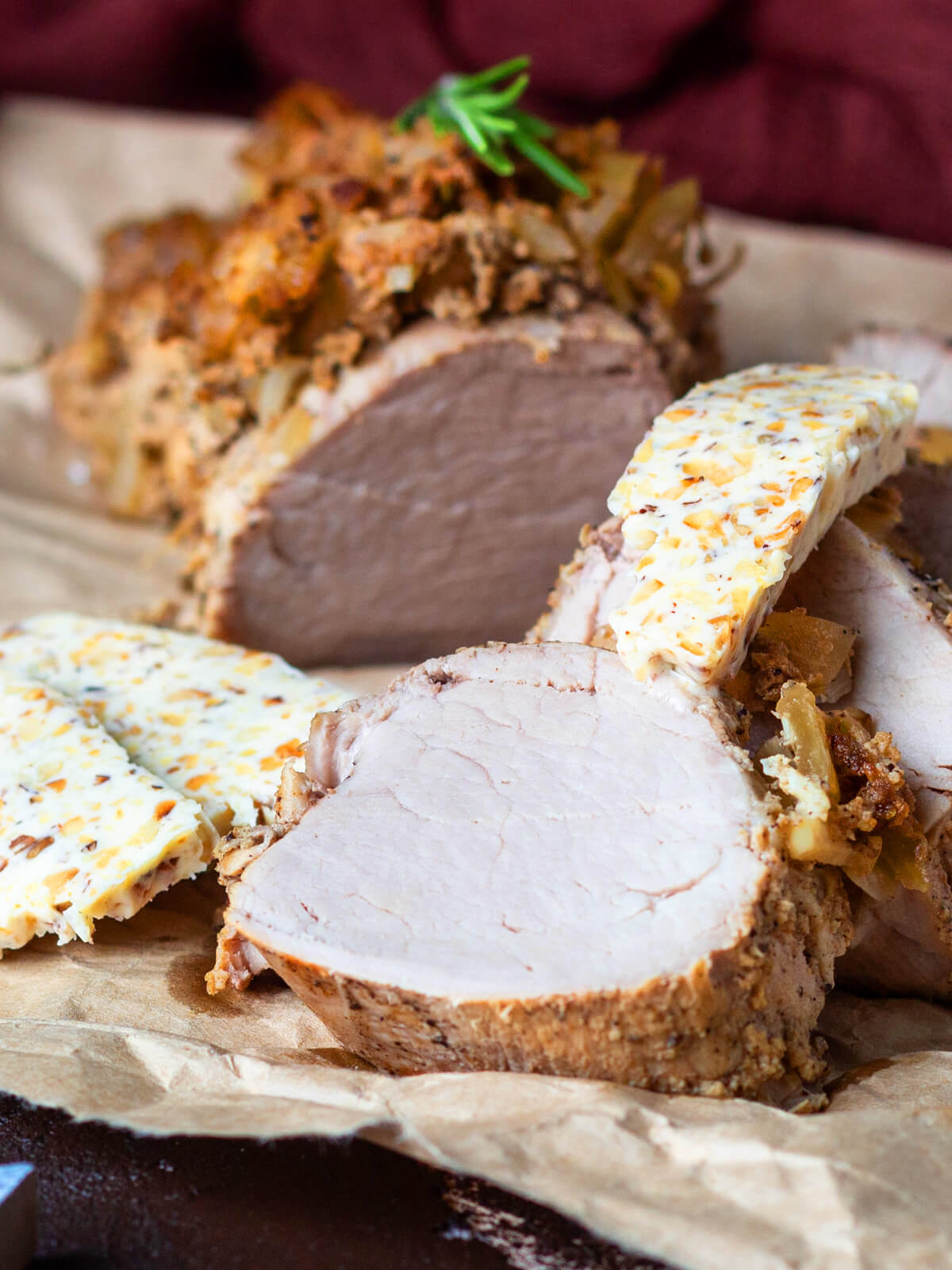 Zartes Schweinefilet mit aromatischer Haselnussbutter