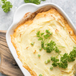 Shepherd's Pie - britischer Comfort-Food-Auflauf mit cremigem Kartoffelpüree