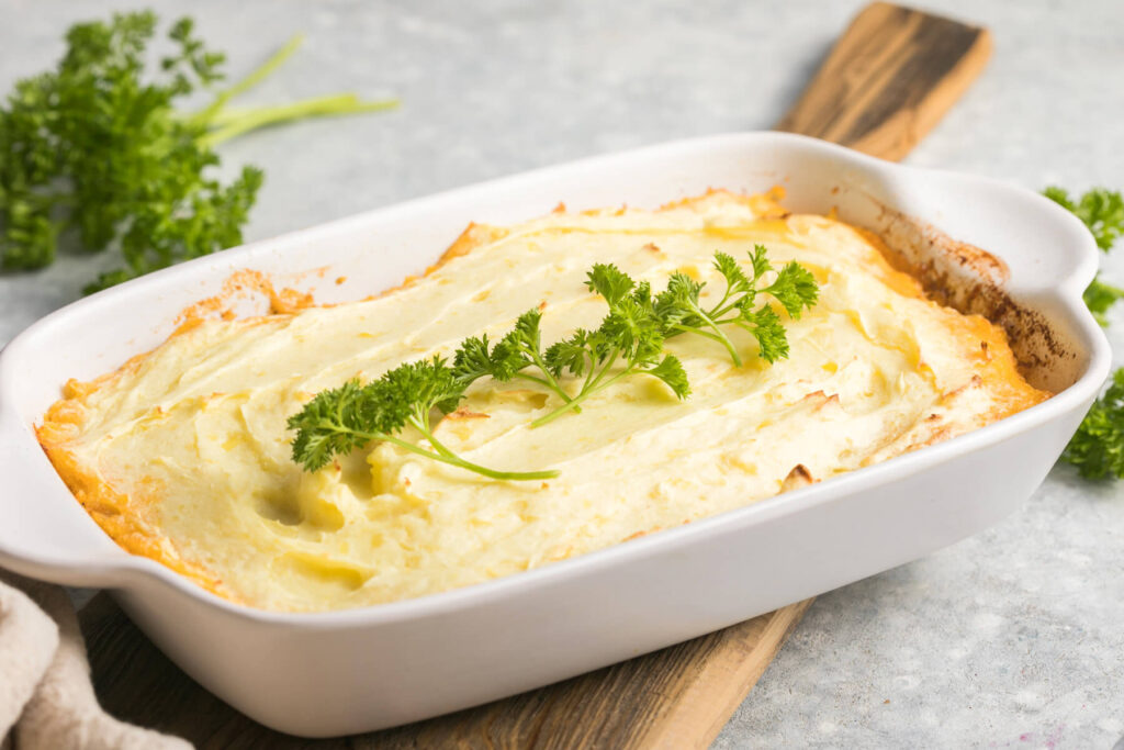 Shepherd's Pie - britischer Comfort-Food-Auflauf mit cremigem Kartoffelpüree