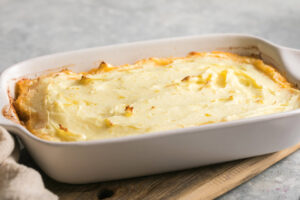 Shepherd's Pie - britischer Comfort-Food-Auflauf mit cremigem Kartoffelpüree