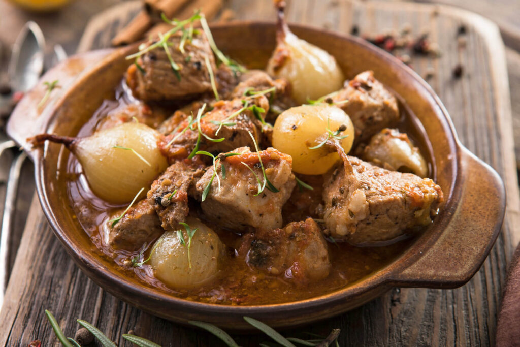 Stifado – Griechischer Rindfleisch-Schmortopf