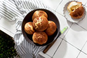 Fluffige Tigerbrötchen mit Kakaokruste: Rezept für weiche Hefebrötchen