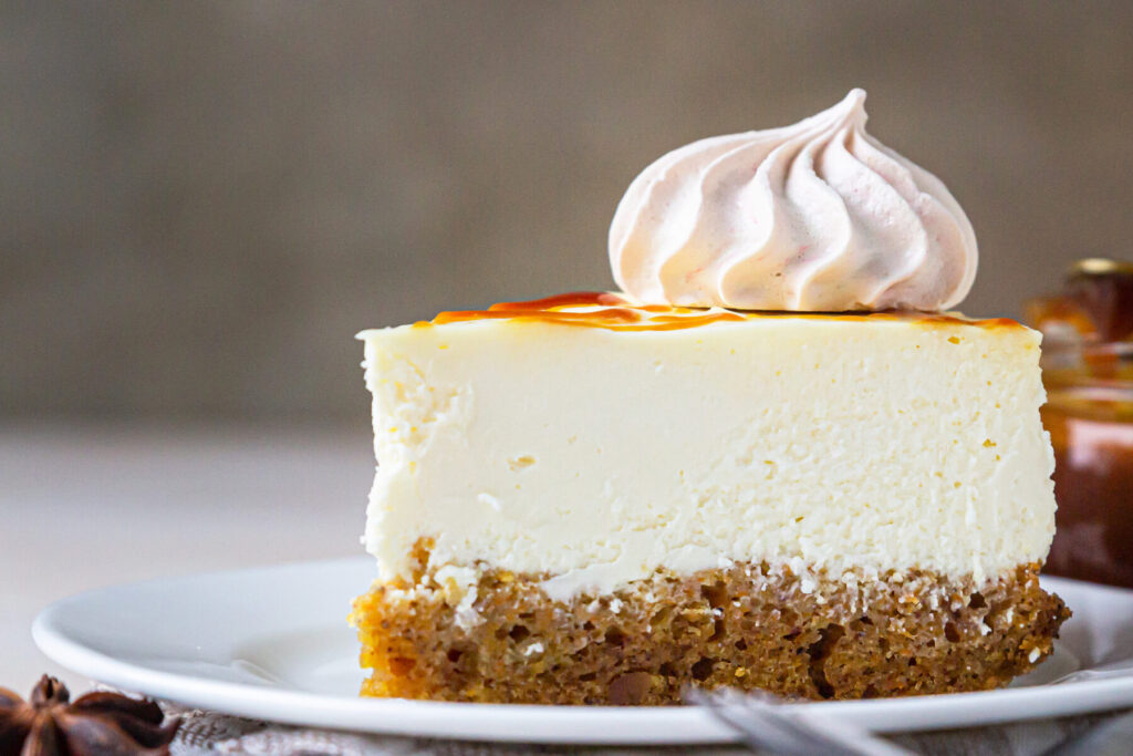 Vanille-Cheesecake mit Karottenkuchen-Boden