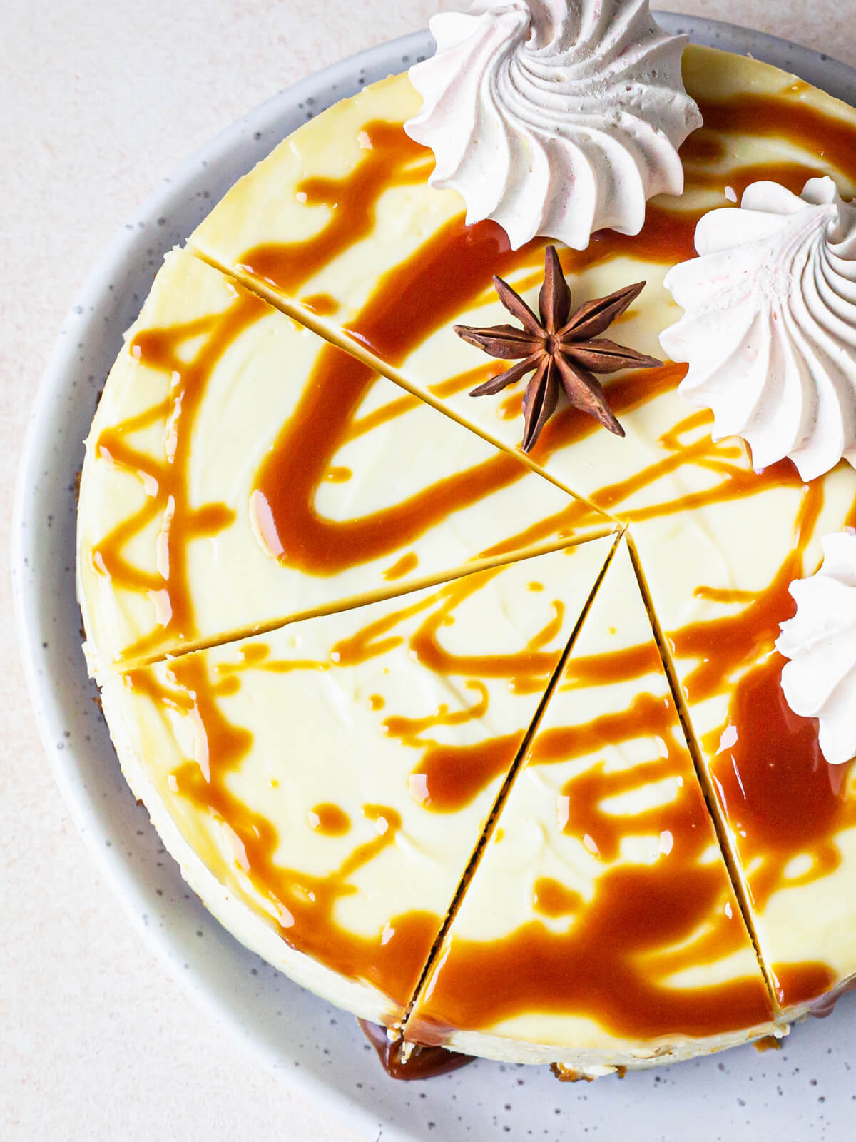 Vanille-Cheesecake mit Karottenkuchen-Boden