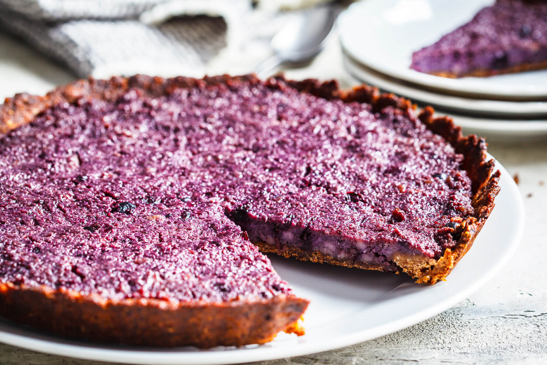 Vegane Beerentarte mit Mandel-Hafer-Mürbeteig
