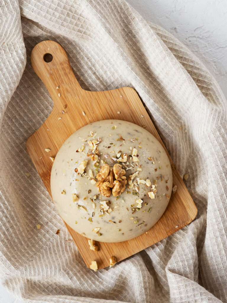 Veganer Cashew-Kräuterkäse – einfacher pflanzlicher Aufstrich mit Nährhefe