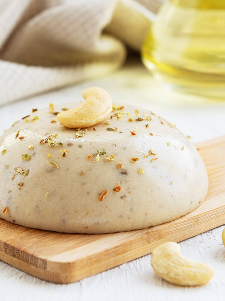 Veganer Cashew-Kräuterkäse – einfacher pflanzlicher Aufstrich mit Nährhefe