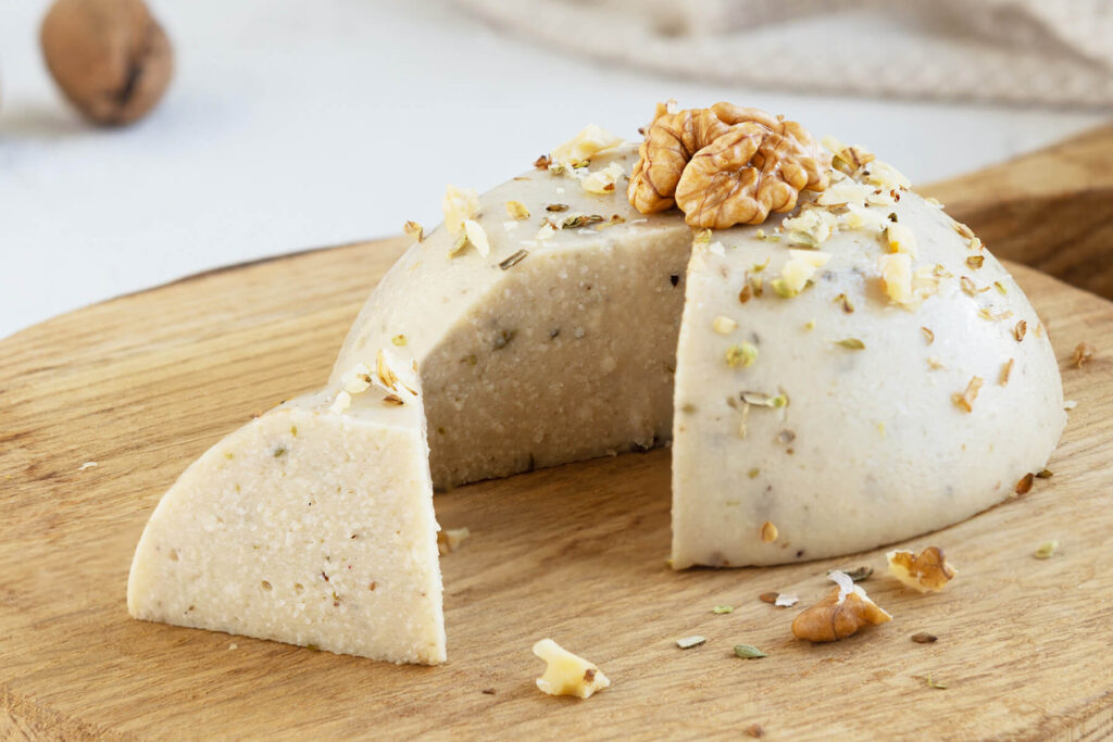 Veganer Cashew-Kräuterkäse – einfacher pflanzlicher Aufstrich mit Nährhefe
