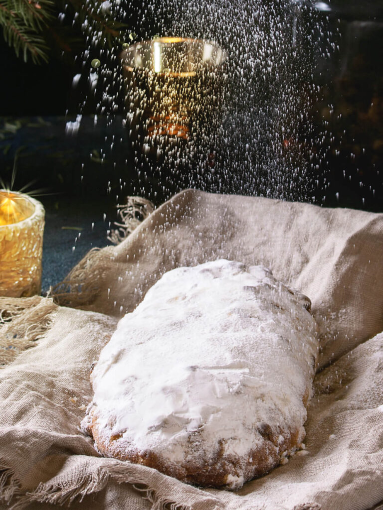 Vollkorn-Christstollen mit Marzipan