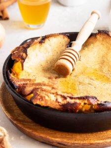 Vollkorn-Ofenpfannkuchen mit Apfel