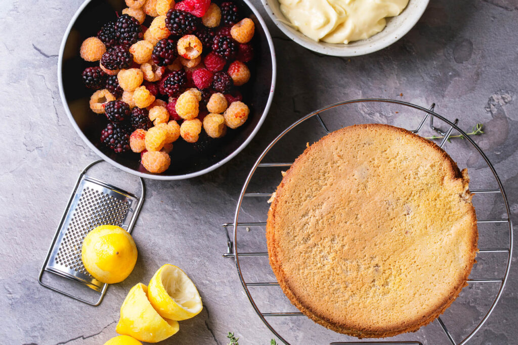 Zitronen-Beeren-Torte mit Mascarpone-Creme