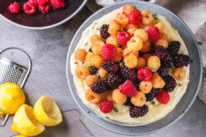 Zitronen-Beeren-Torte mit Mascarpone-Creme