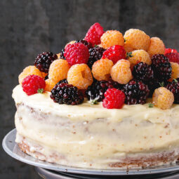Zitronen-Beeren-Torte mit Mascarpone-Creme
