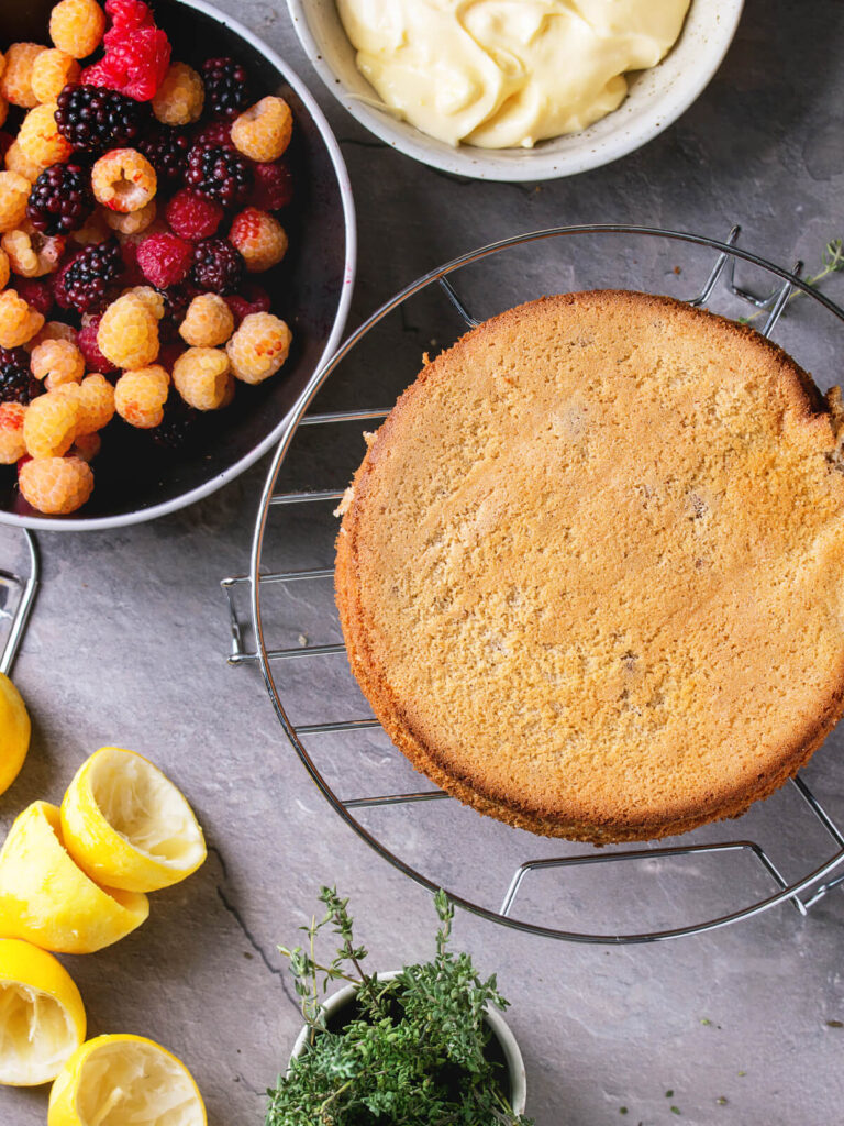 Zitronen-Beeren-Torte mit Mascarpone-Creme