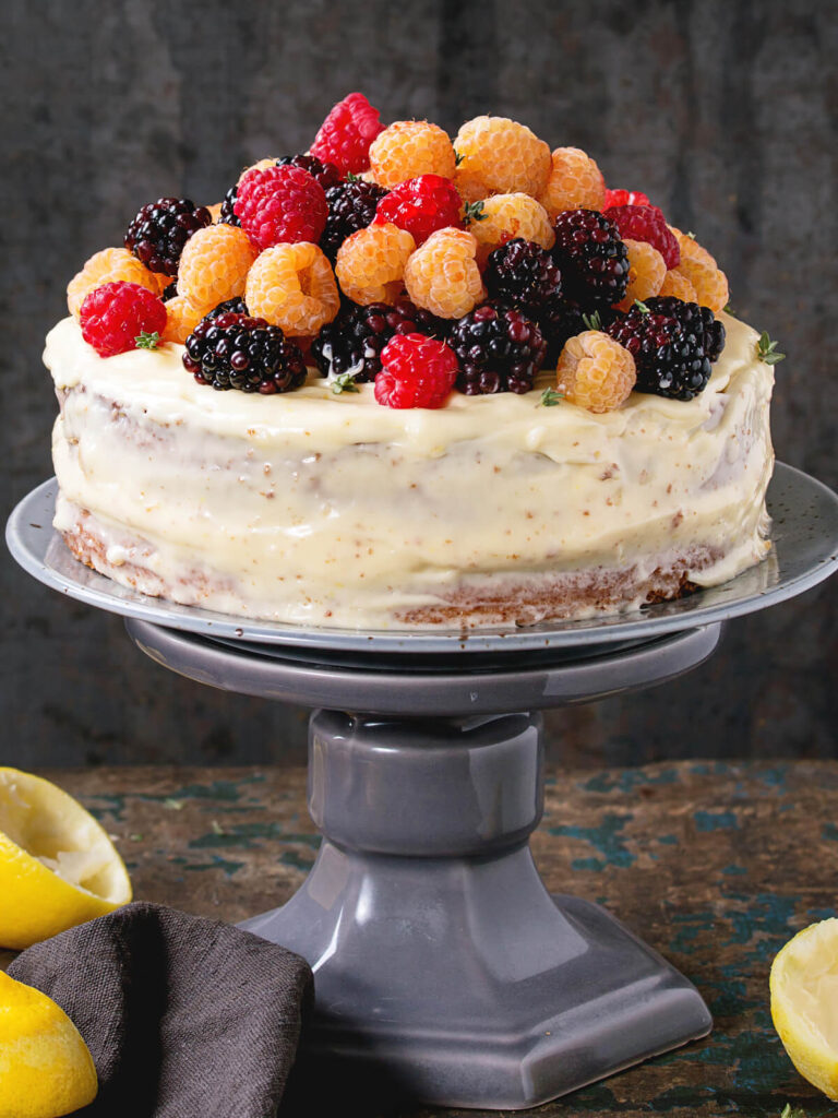 Zitronen-Beeren-Torte mit Mascarpone-Creme